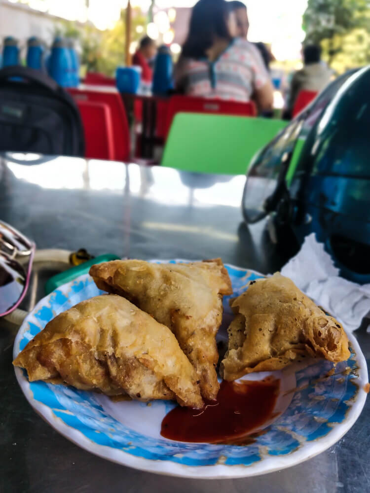 12 Myanmar Traditional Food – Eating My Way Through Burma 15 samosa-myanmar-food-culture