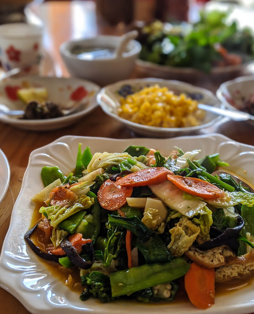 traditional myanmar meal accompaniments