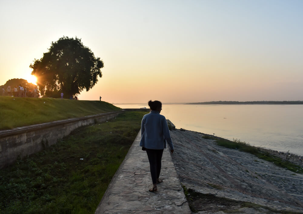 A Stunning Sunset at Mandalay's Irrawaddy River 8 irrawaddy river walk mandalay sunset.jpg