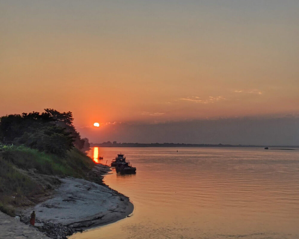 A Stunning Sunset at Mandalay's Irrawaddy River 10 sunset mandalay irrawaddy banks.jpg