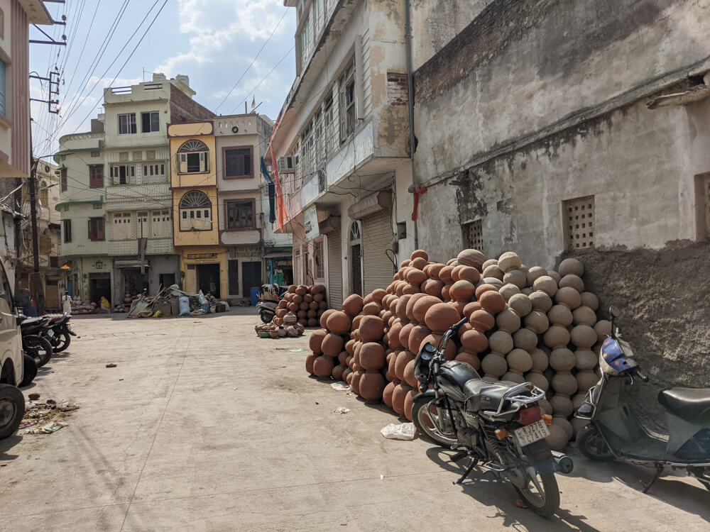 The Pandemic, Start of Our Indefinite Nomadic Journey, Crossing Barricaded Indian State Borders, Collective Helplessness, and Fundraiser Campaigns 13 udaipur under lockdown