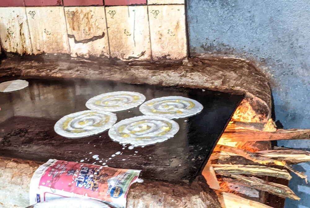 davanagere benne dosa being cooked