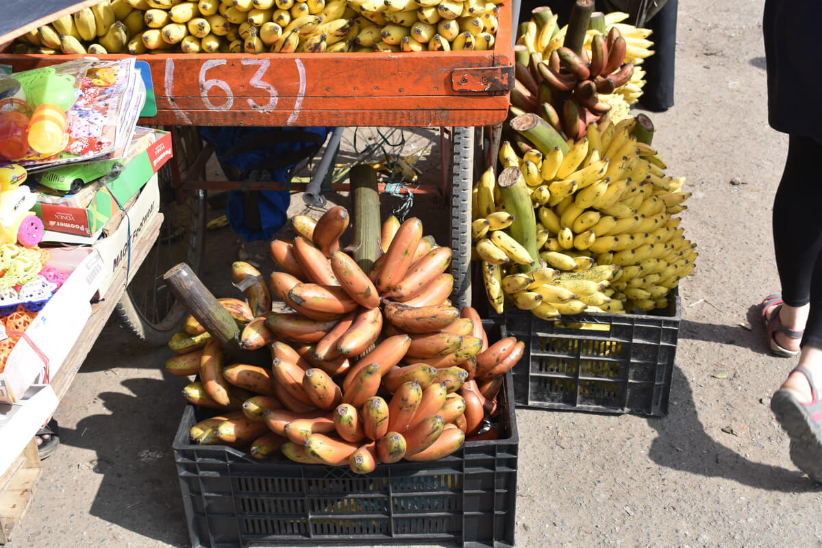 kerala-bananas-being-sold-on-bangalore-street.jpg