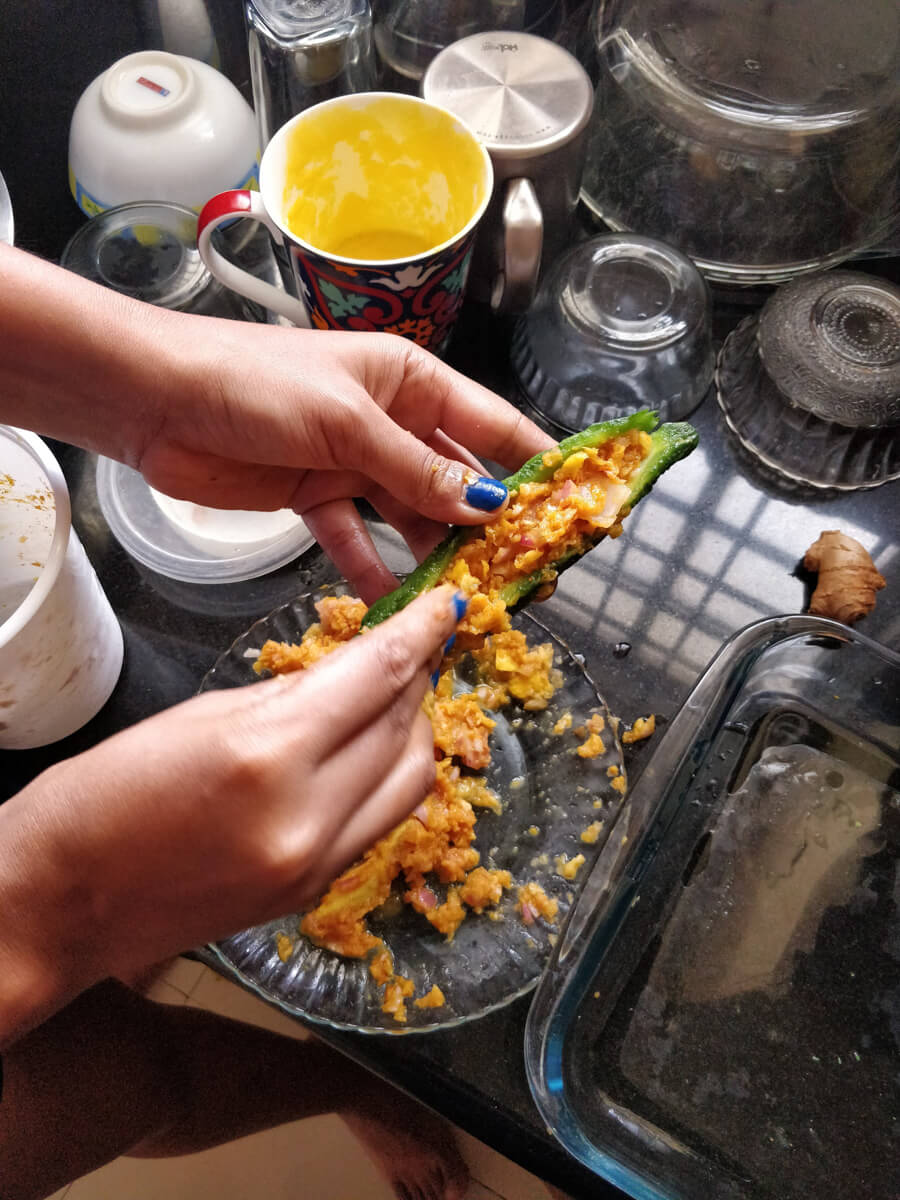 stuffing-bitter-gourd-with-mango-and-onion.jpg