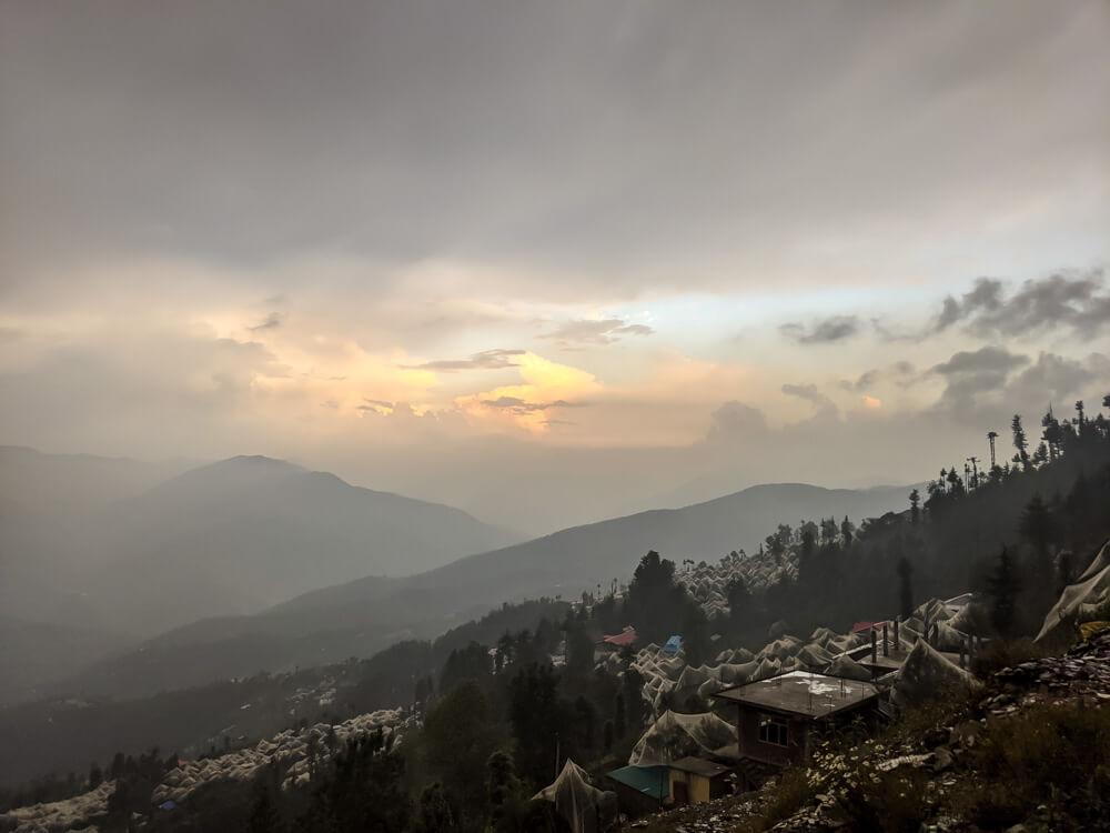 Why You Can Do Better Than The Apple Village of Fagu, Himachal Pradesh 7 a misty evening on fagu and surrounding villages of shimla