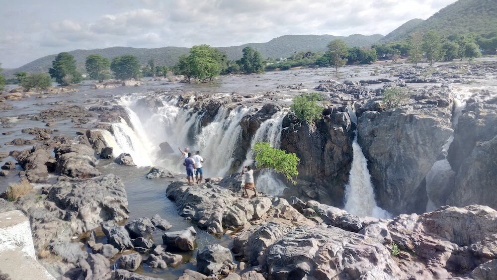 Amazing Karnataka – From Ten Years of Travel 33 hogenakkal-falls-between-tamil-nadu-and-karnataka.jpeg