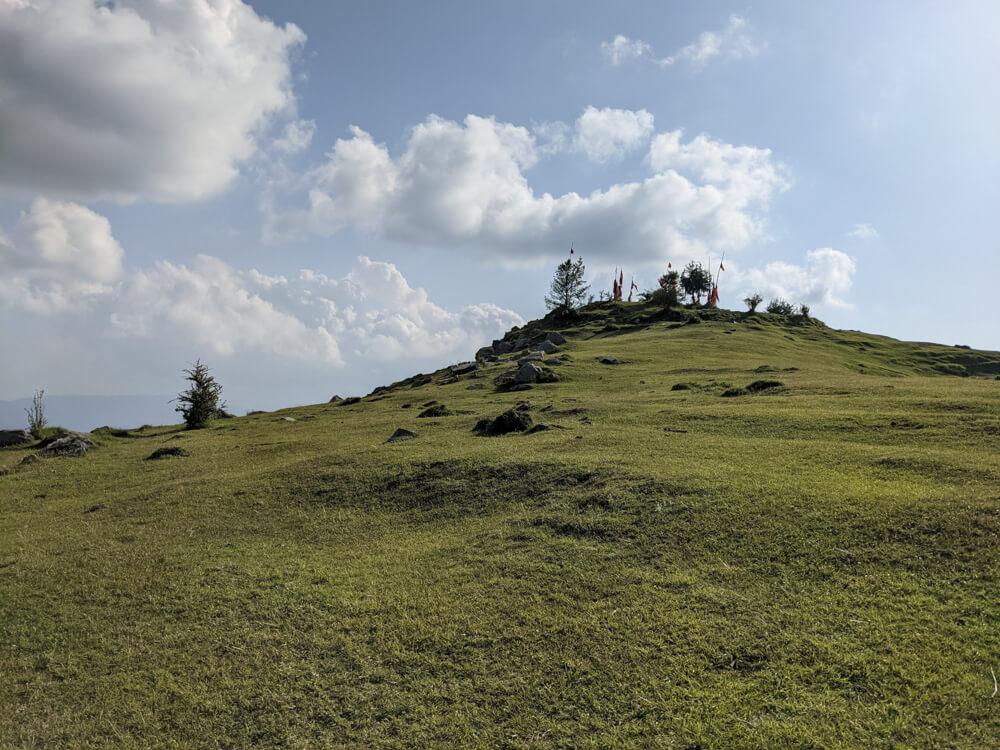 Sunny Picnic at Kanag Devi Temple, Theog (Shimla) – Pastures in Obscurity 8 kanag devi theog sarion