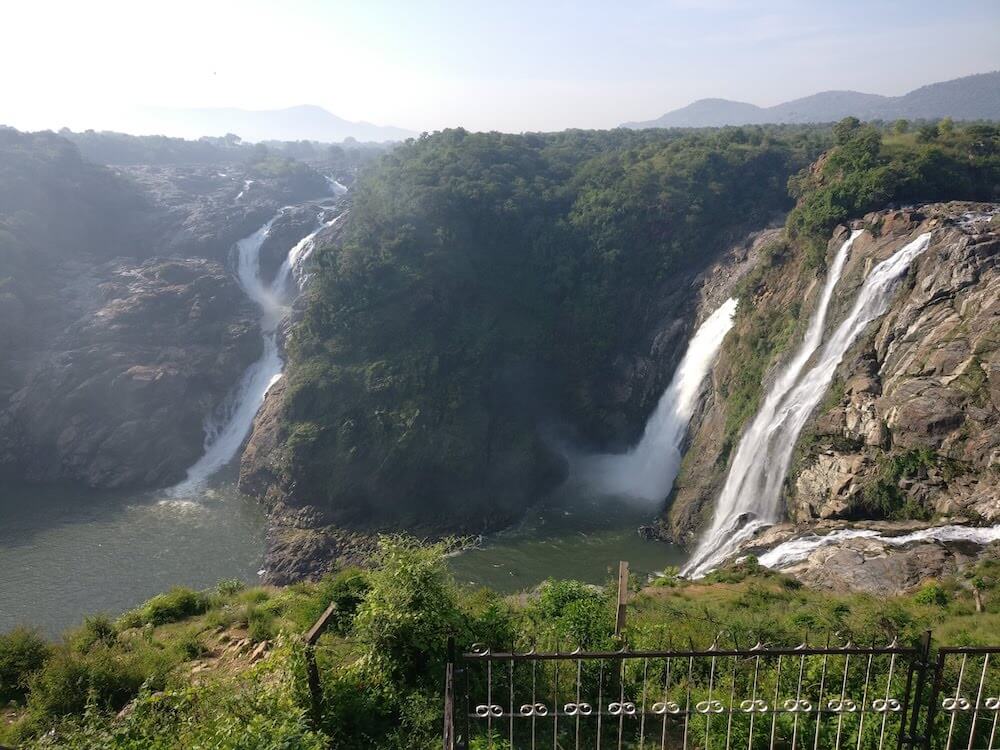 Amazing Karnataka – From Ten Years of Travel 34 hogenakkal-falls-between-tamil-nadu-and-karnataka.jpeg