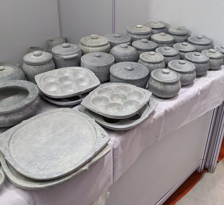 stone-pots-being-sold-in-basavanagudi.jpg