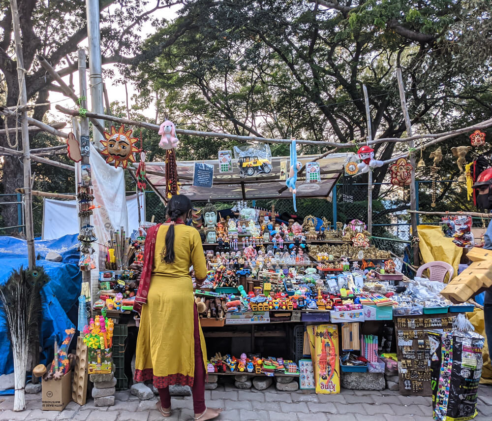 toy-and-idol-stall-basavanagudi.jpg