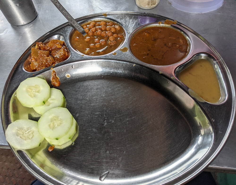 a typical thali in himachal