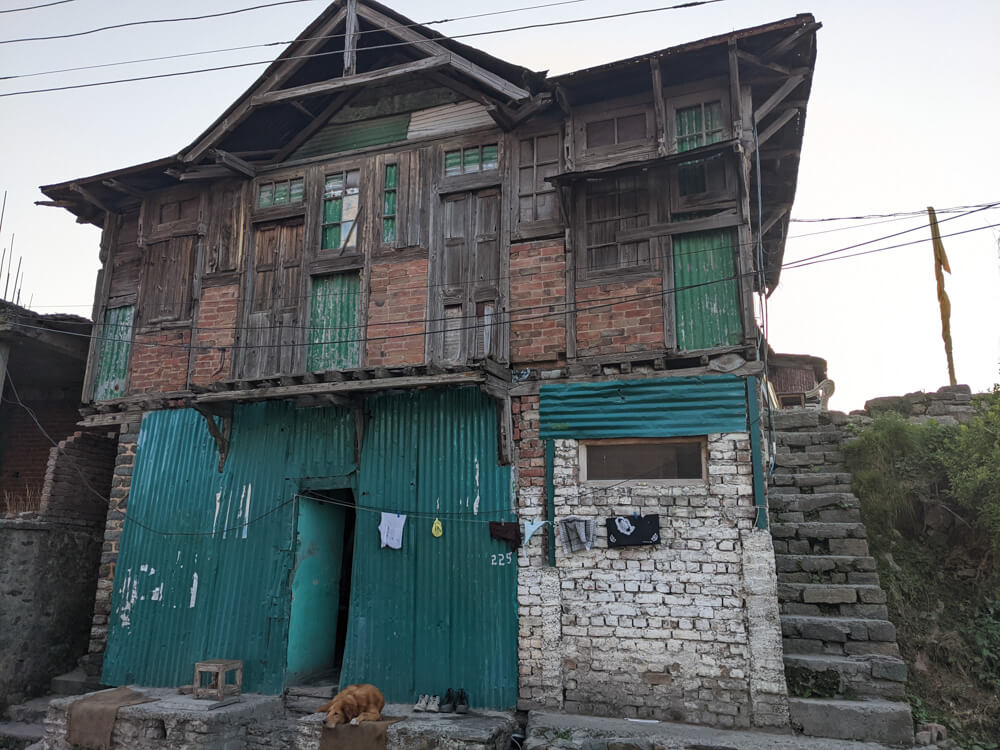 a very old home in mashobra market