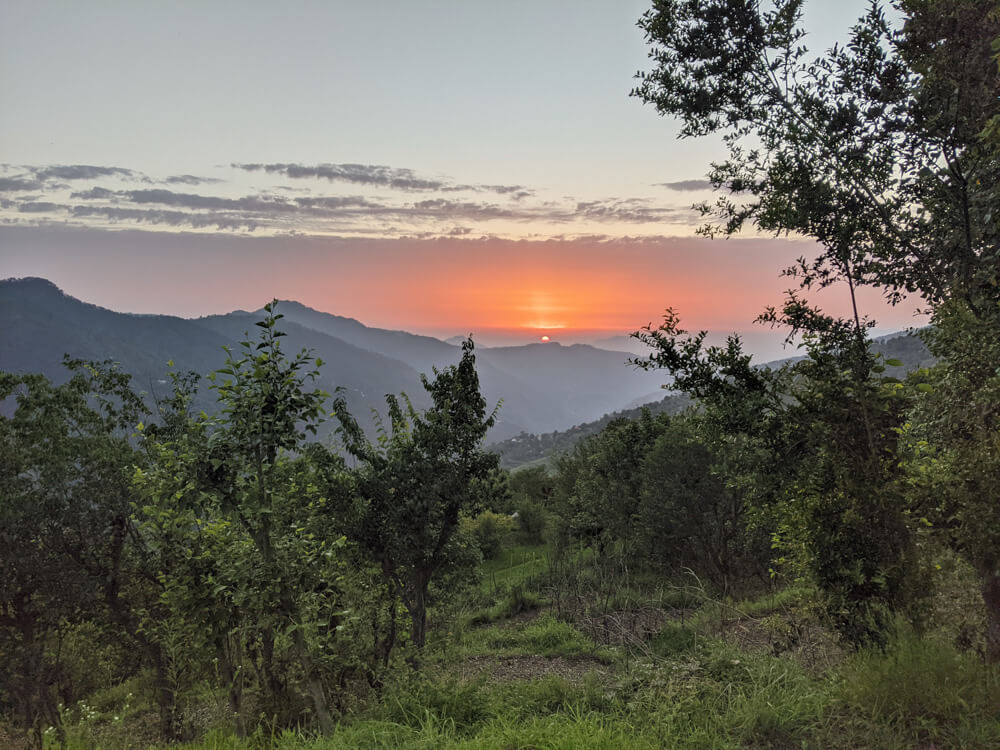 everyday sunset scenes in himachal