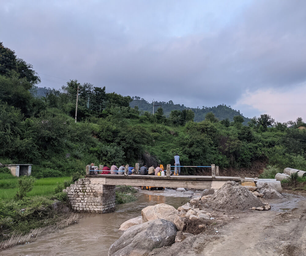 himachal men chilling