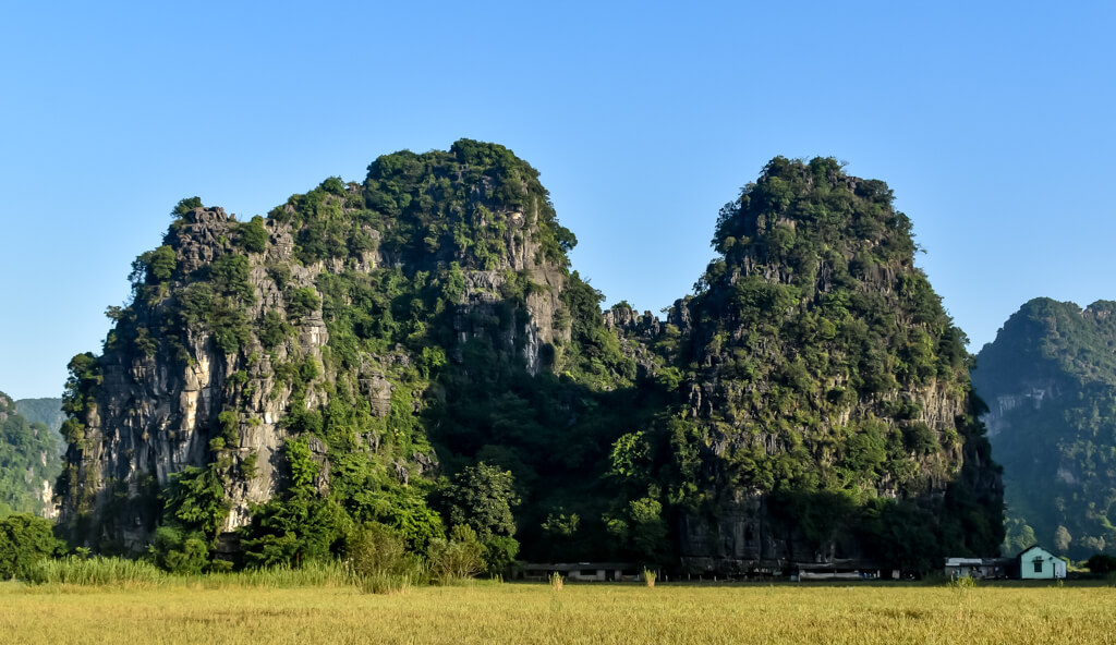 27 Hopeful Photos From 2022 That Show Nature Defy Climate Change 24 ninh-binh-vietnam-mountains-standing-tall-homes-standing-small.jpg