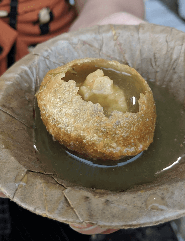 gol gappa street food of lucknow city