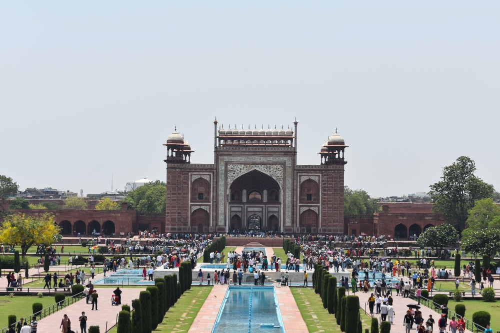 now this is the view of the gate from the taj