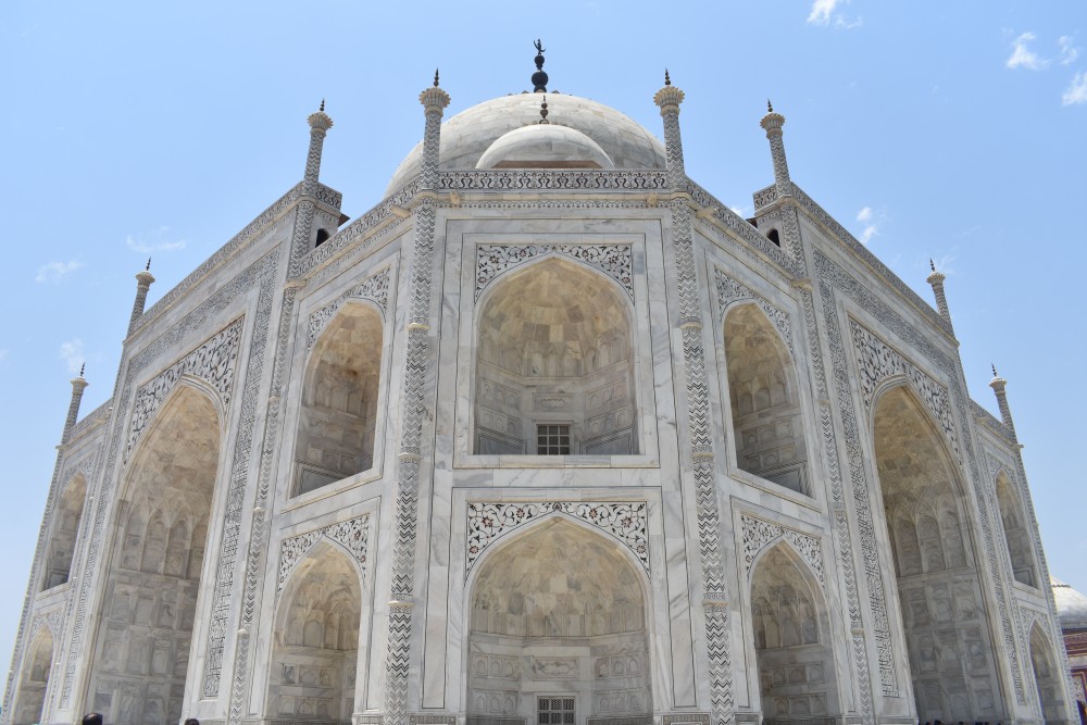 the summetry of taj from behind