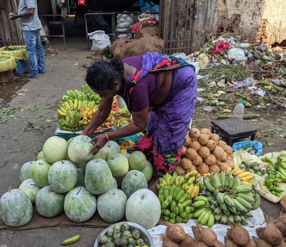 another fruit seller in puducherry tamil nady