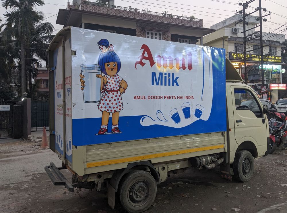 amul milk cart