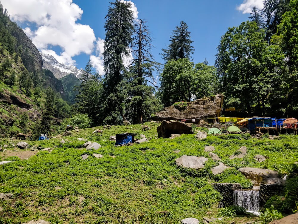 trek+from+bunbuni+kheerganga+parvati+valley+himachal+pradesh