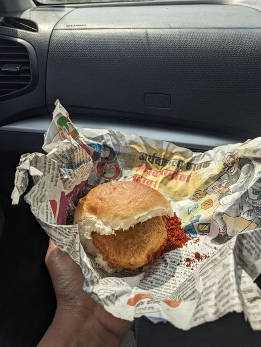 vada-pav-in-the-car-1