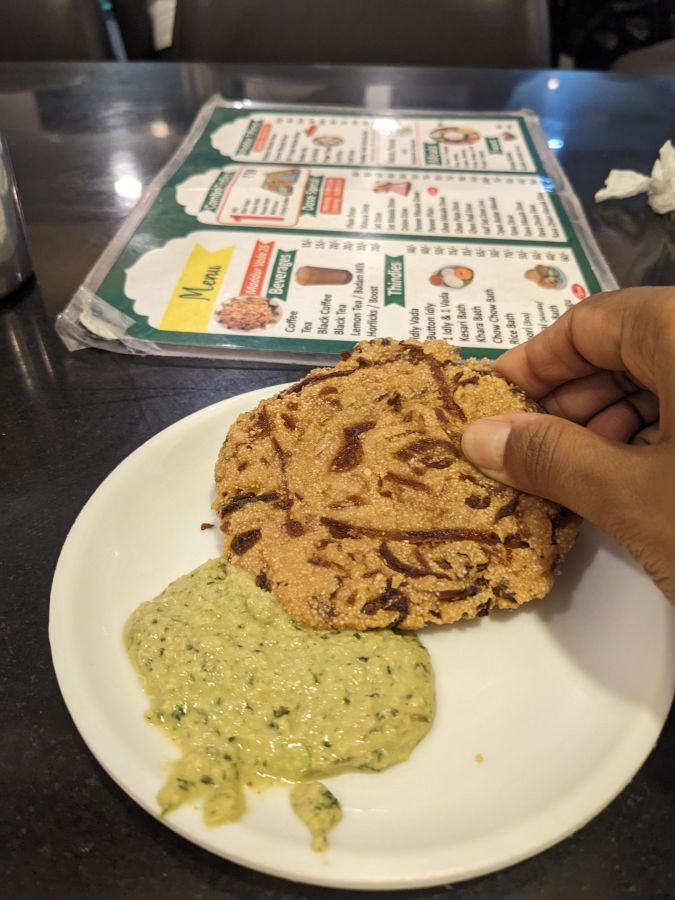 maddur vada with coconut chutney in maddur tiffany in mysore