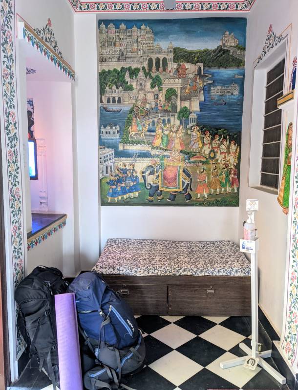 hotel panaroma haveli udaipur corridor decorated traditional paintings (1)