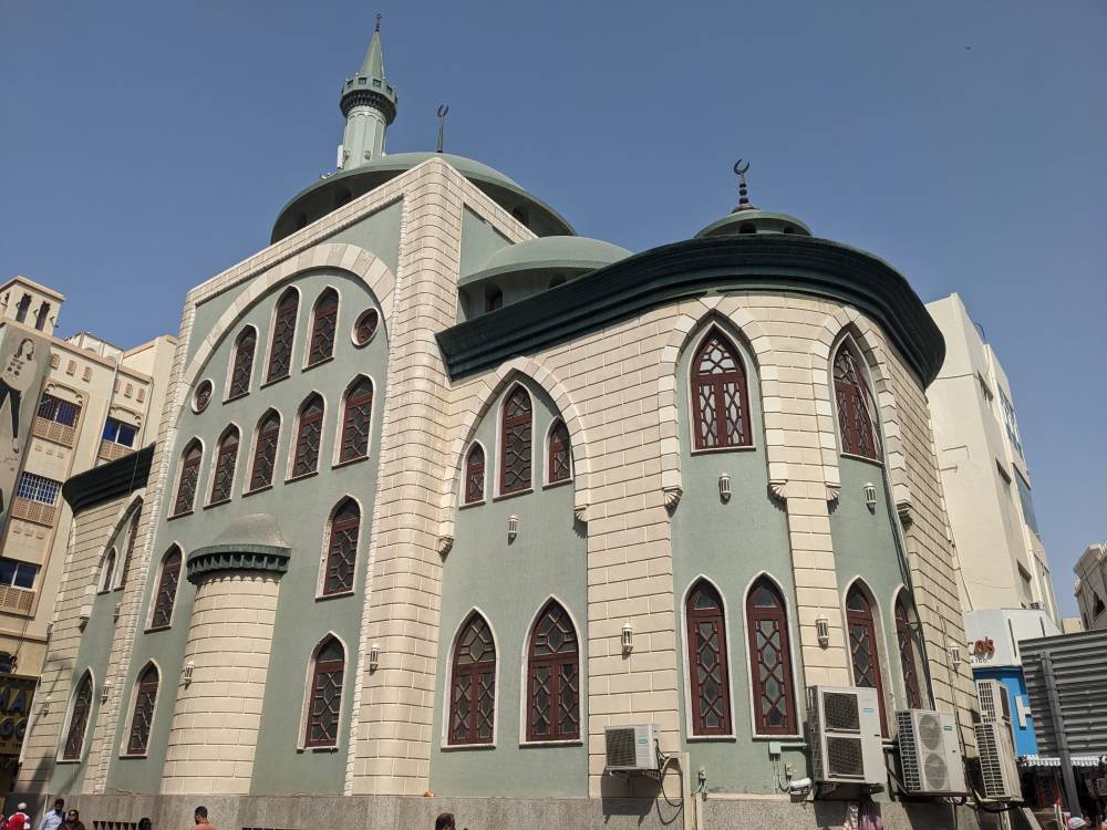 a mosque that gives me ali baba feels in dubai old uae green mosque beautiful