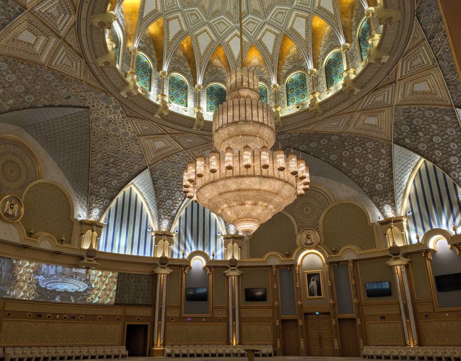 The Presidential Palace in Abu Dhabi (The UAE): To See or Not To See 7 an inside glittery hall presidential palace UAE