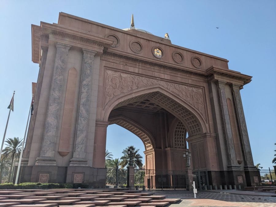 The Presidential Palace in Abu Dhabi (The UAE): To See or Not To See 15 i think the main entrance of the qaṣr al waṭan abu dhabi