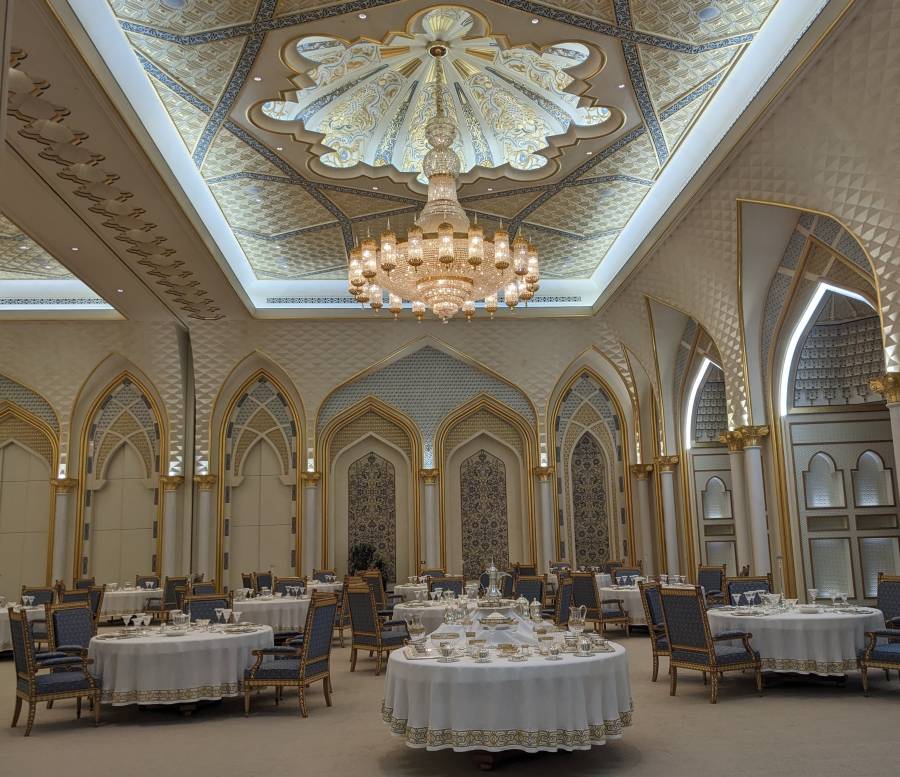 The Presidential Palace in Abu Dhabi (The UAE): To See or Not To See 5 the dining room of qaṣr al waṭan UAE emirate