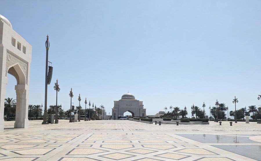 The Presidential Palace in Abu Dhabi (The UAE): To See or Not To See 12 the presidential palace abu dhabi entrance
