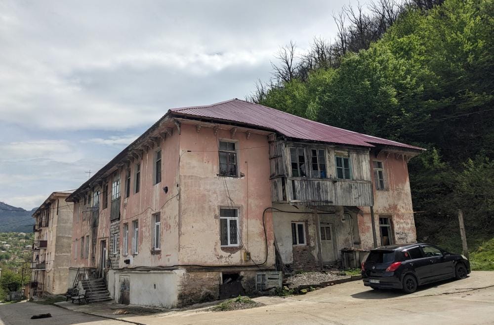 tkibuli georgia home (1)