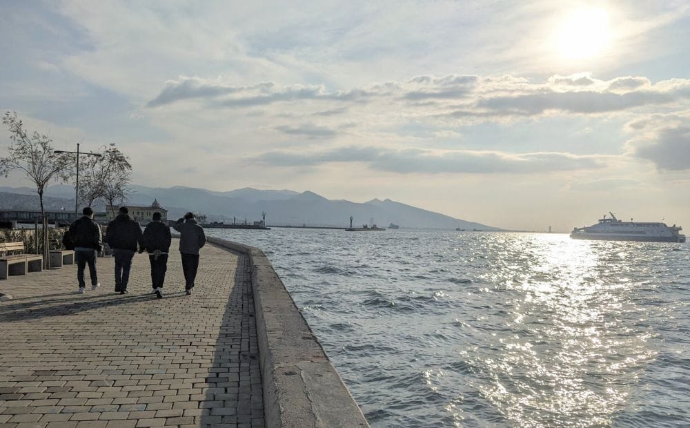 In Izmir (Turkey), a City Where The Sea Never Leaves You 1 things to do in izmir turkey people on the boulevard ocean sunlight (1)