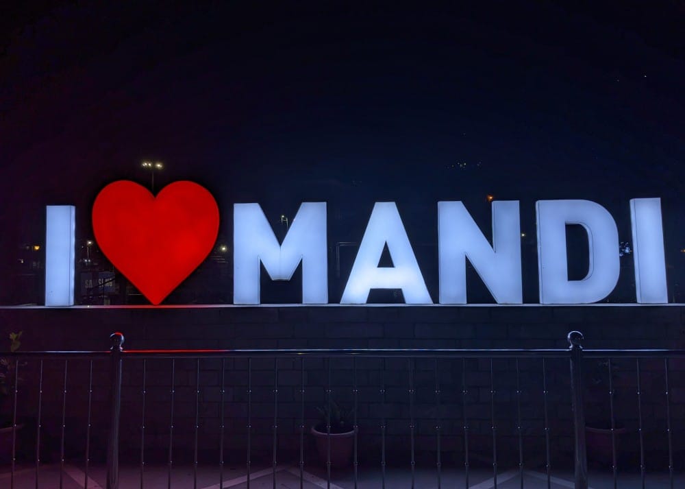 हिमाचल प्रदेश का अदभुत मंडी शहर 9 i love mandi board in mandi city himachal india