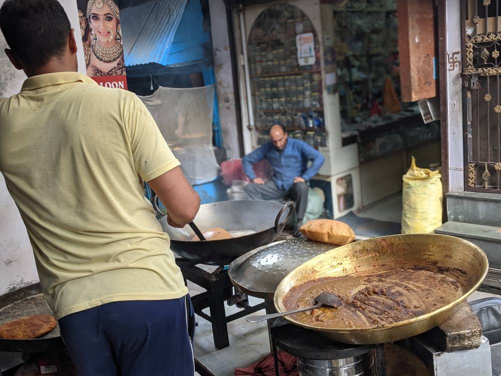 हिमाचल प्रदेश का अदभुत मंडी शहर 3 kachori chole in mandi himachal